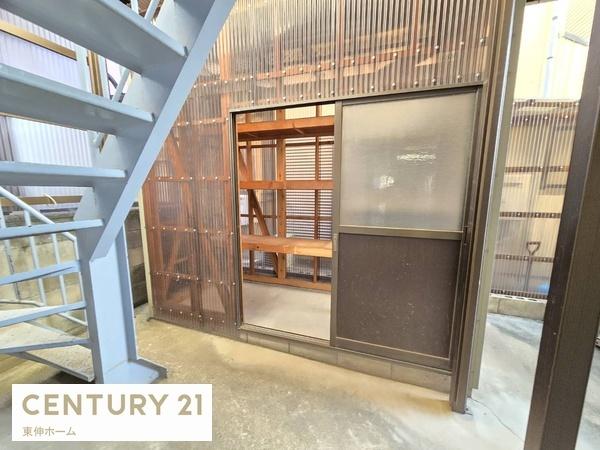 階段下の屋外倉庫 階段下の屋外倉庫