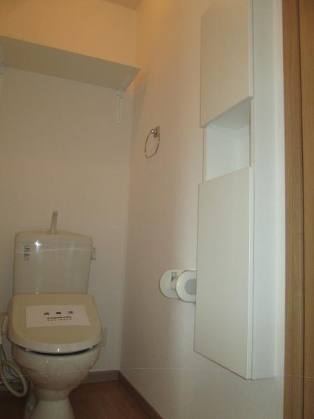 南足柄市飯沢のアパートのトイレ画像