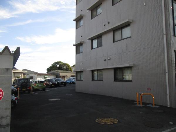 プレジール鴨宮の駐車場画像