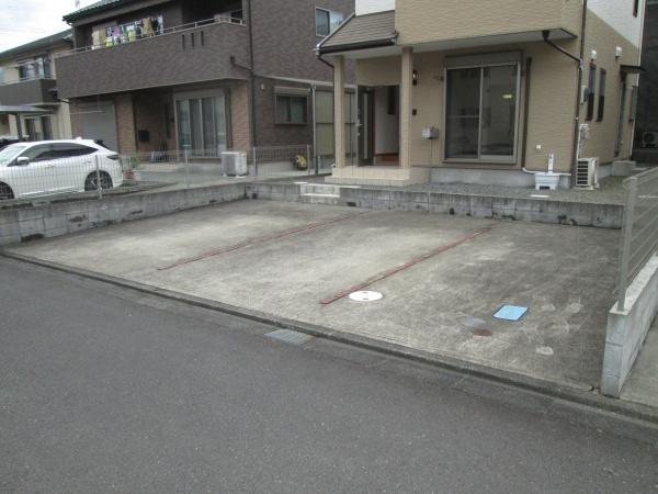 ラークヒルＧの駐車場画像