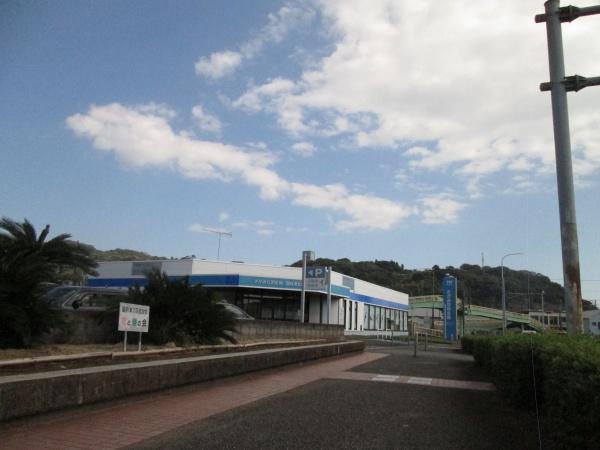 小田原市国府津１丁目のアパートの銀行画像