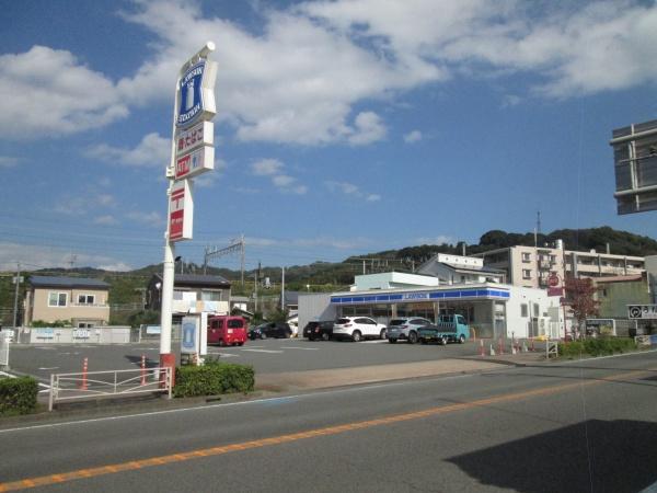 小田原市国府津１丁目のアパートのコンビニ画像