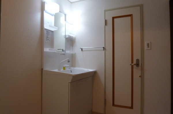 小田原市南町３丁目のマンションの洗面台・洗面所画像