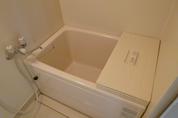 小田原市南町３丁目のマンションのバス画像