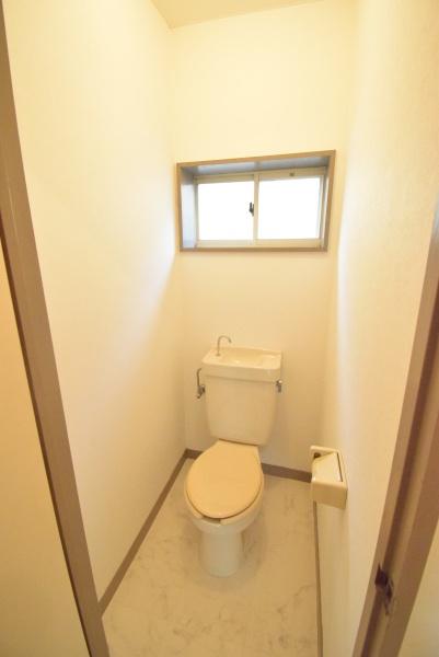 上尾市弁財２丁目のアパート　トイレ