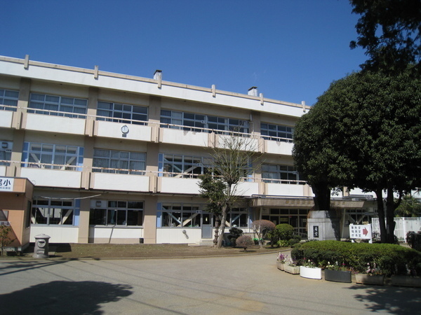 山本ハイツの小学校画像