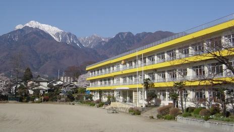 伊藤邸の小学校画像