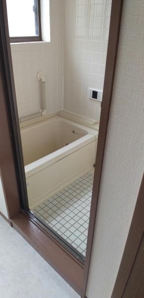 高橋邸のバス画像