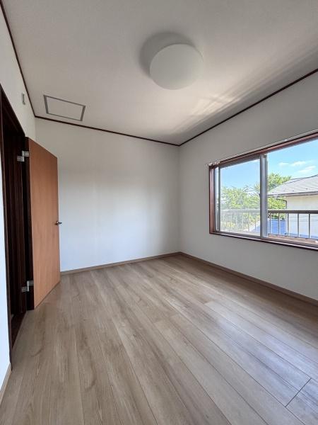 鳩山戸建ての洋室画像