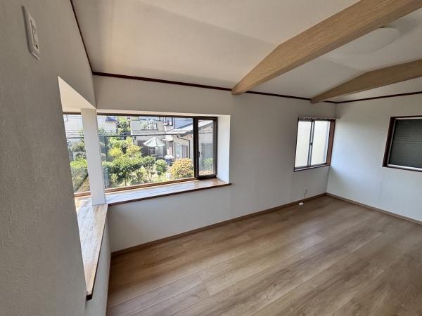 鳩山戸建ての洋室画像