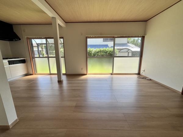 鳩山戸建てのリビング画像