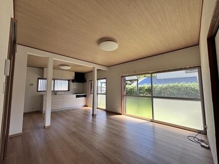 鳩山戸建てのリビング画像