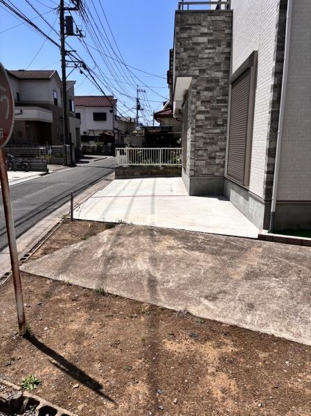 中村邸の駐車場画像