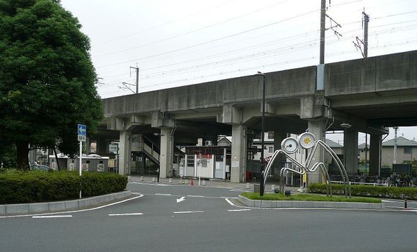 秋山レジデンスの駅画像