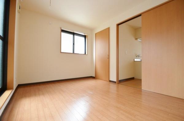 ドミールサンコウの洋室画像