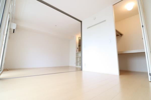 クレセント・シャンブルの洋室画像