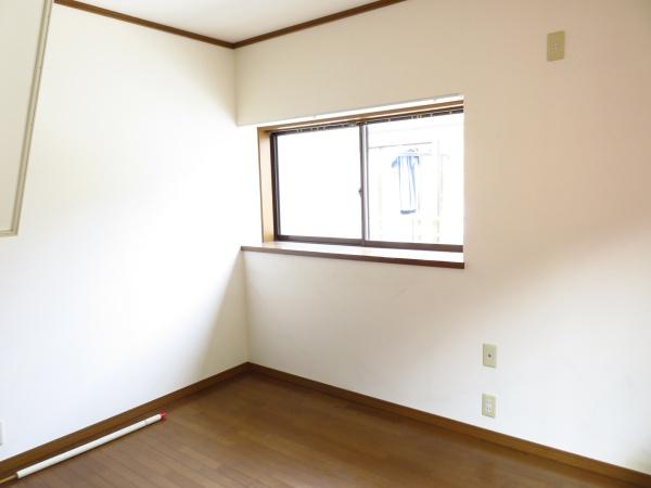 鈴木邸戸建貸家の洋室画像