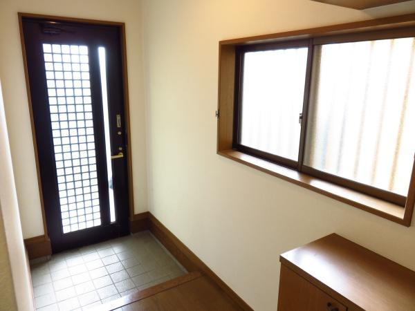 鈴木邸戸建貸家の玄関画像