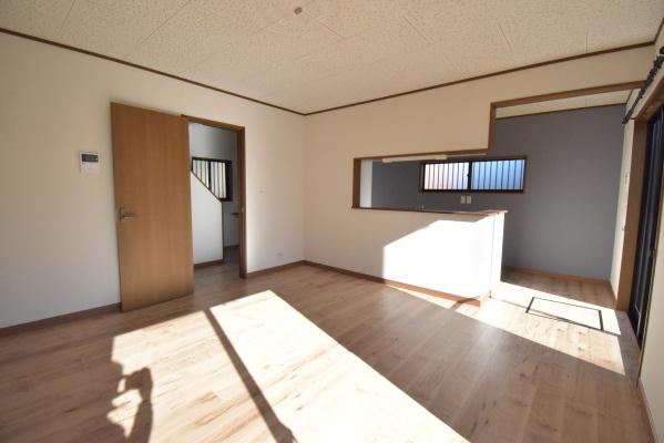 東松山市石橋貸家のリビング画像