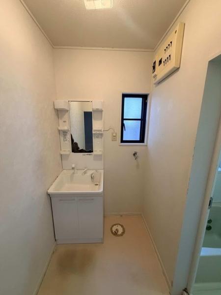 鴻巣市寺谷貸家の洗面台・洗面所画像