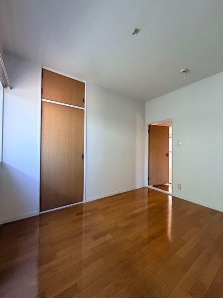 鴻巣市寺谷貸家の洋室画像