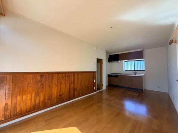 鴻巣市寺谷貸家のリビング画像