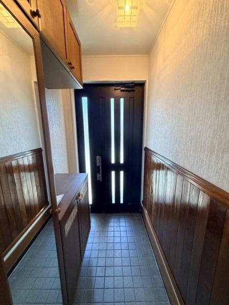 鴻巣市寺谷貸家の玄関画像