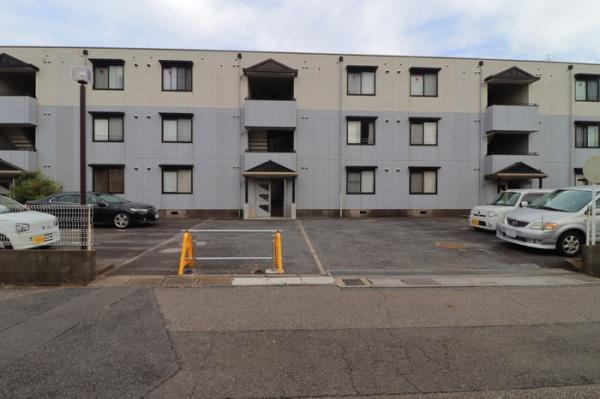 グリーンパークマルオカの駐車場画像