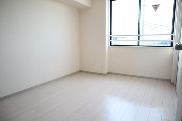 グリーンパークマルオカの洋室画像