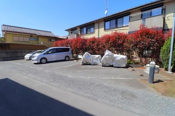 エミールの駐車場画像