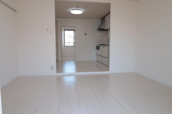 グリーンパークマルオカのリビング画像