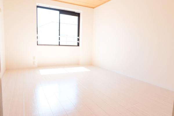 グリーンパークマルオカの洋室画像