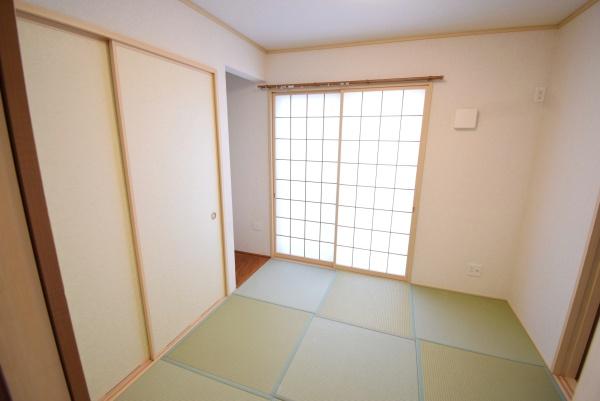 鴻巣市緑町戸建の和室画像