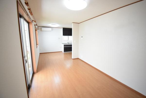 鴻巣市緑町戸建のリビング画像