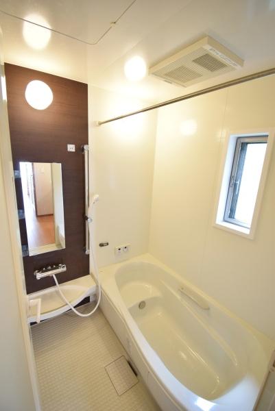 鴻巣市緑町戸建のバス画像