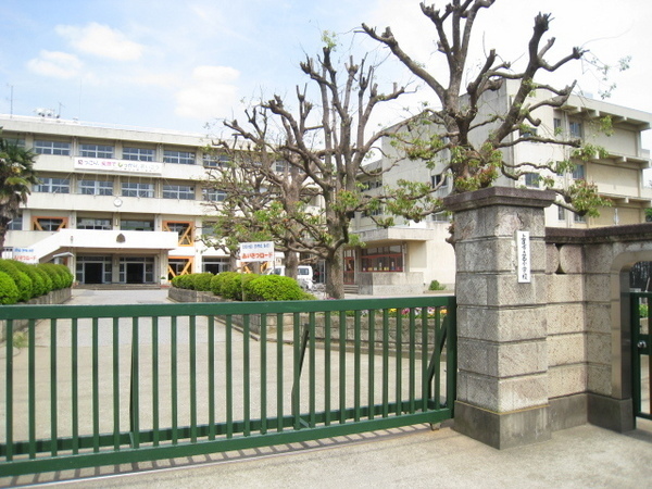 アウレストの小学校画像