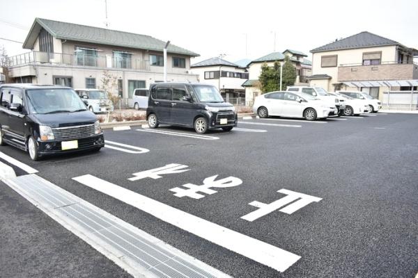 アウレストの駐車場画像