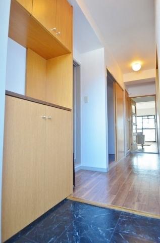 グランパレスダイトーの玄関画像