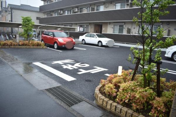 フローラの駐車場画像