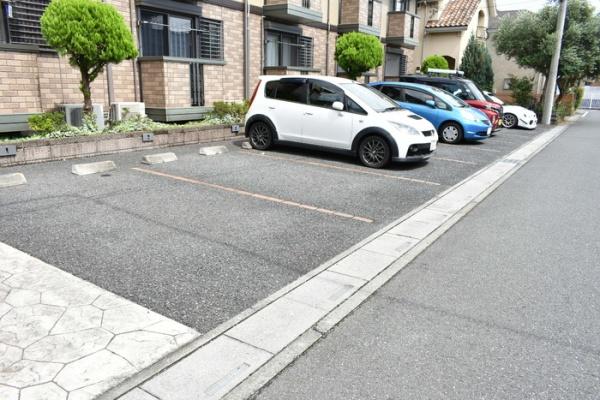リヴェール・エスパシオの駐車場画像