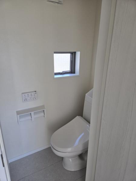 鴨川戸建てのトイレ画像