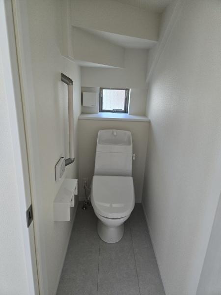 鴨川戸建てのトイレ画像
