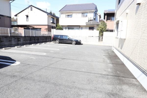 グランモア泉台の駐車場画像