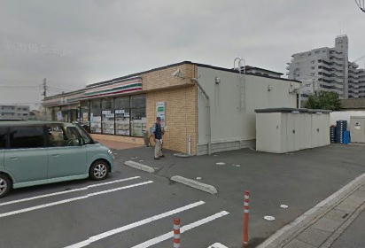 リナージュ北本市緑01のコンビニ画像