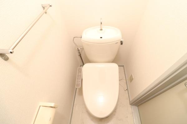 尾山台タウンハウスＤのトイレ画像