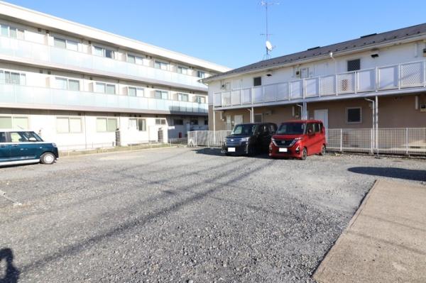 尾山台タウンハウスＤの駐車場画像