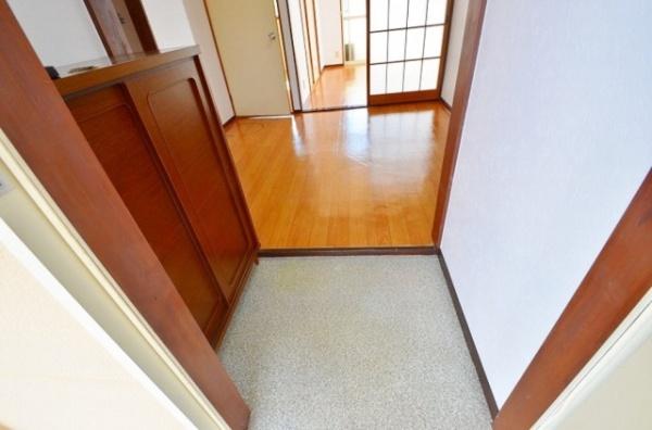 ベルウッド鴻巣B棟の玄関画像