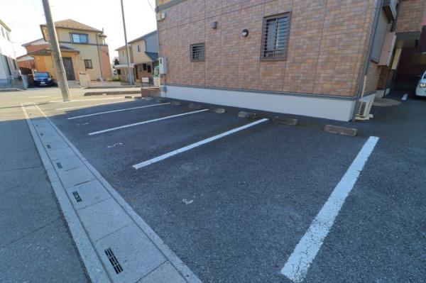 パティオ　リラの駐車場画像
