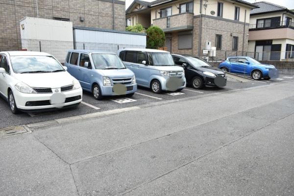 ルミエール春日　Ⅱの駐車場画像