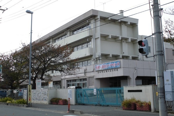 桶川市坂田戸建の小学校画像